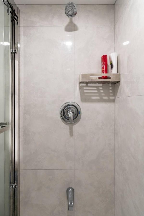 Simple & Tidy Private Rooms Торонто Екстер'єр фото
