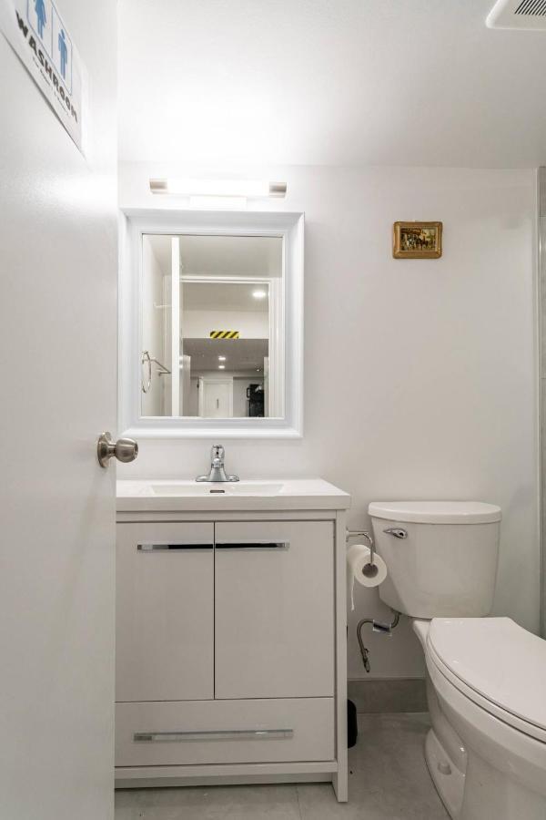 Simple & Tidy Private Rooms Торонто Екстер'єр фото
