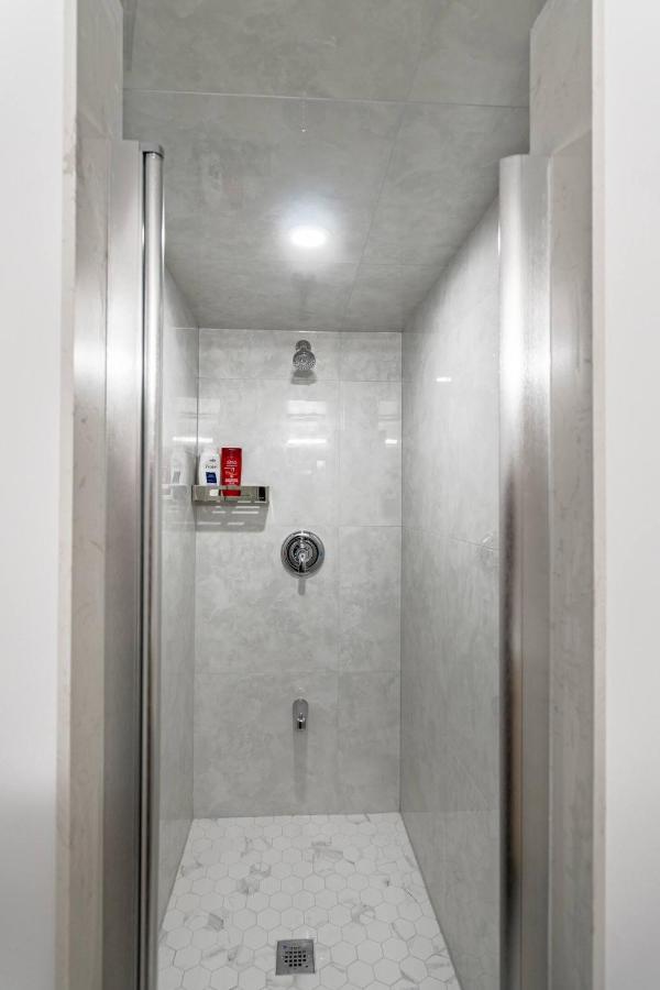Simple & Tidy Private Rooms Торонто Екстер'єр фото